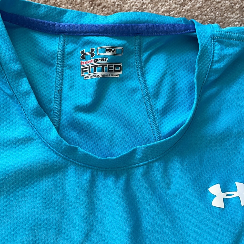 Workout shirts - Picture 3 of 3